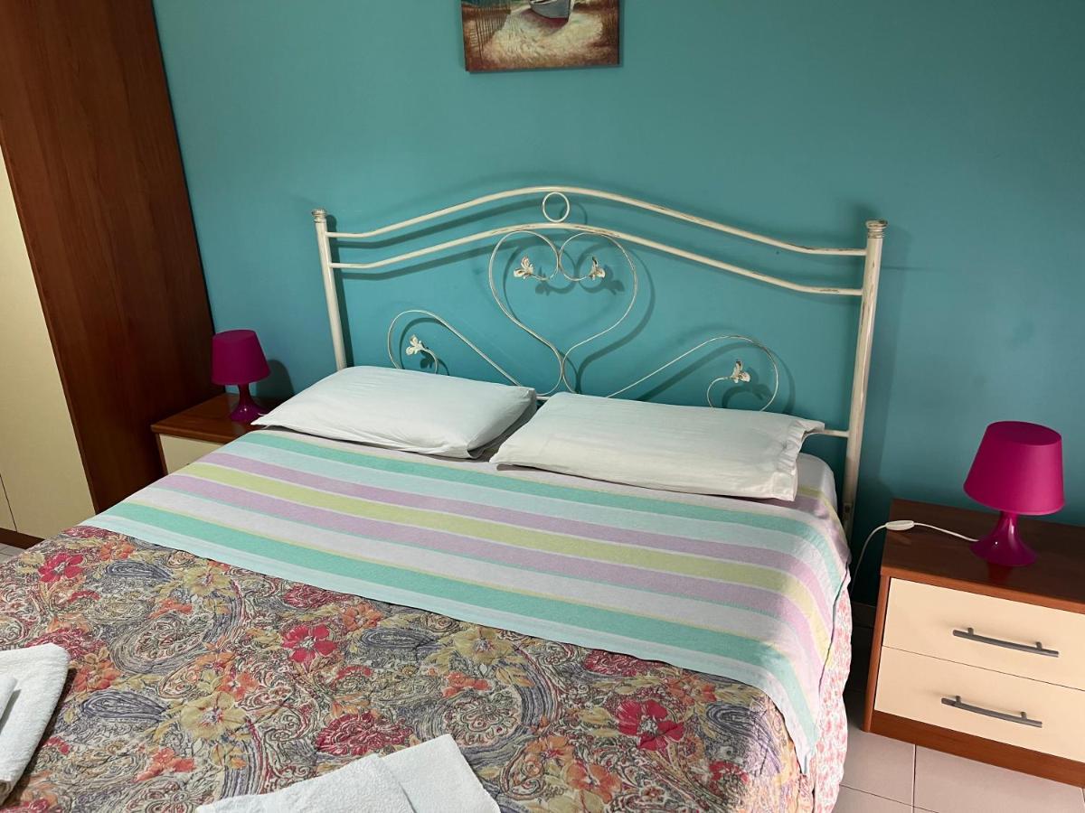 The Artists Bed & Breakfast Ачиреале Екстериор снимка
